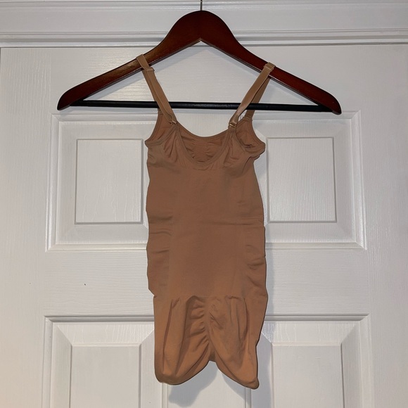 SKIMS SCULPTING BODYSUIT WITH SNAPS in Ochre S/M - Picture 4 of 4